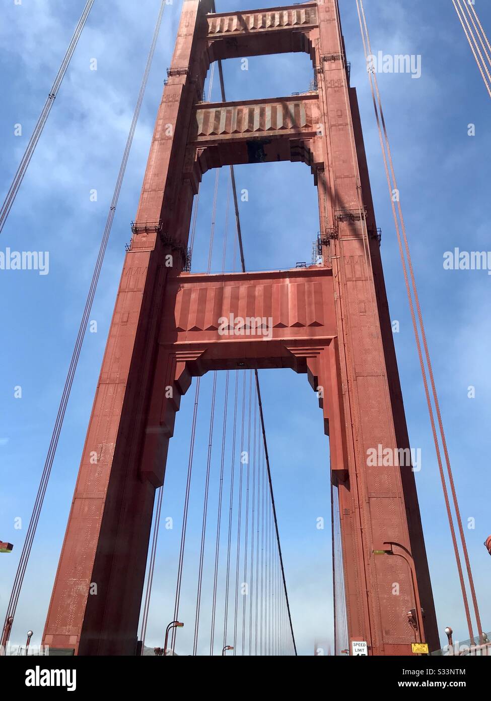 Golden Gate Tower - Smartphone-aufgenommenes Stockfoto