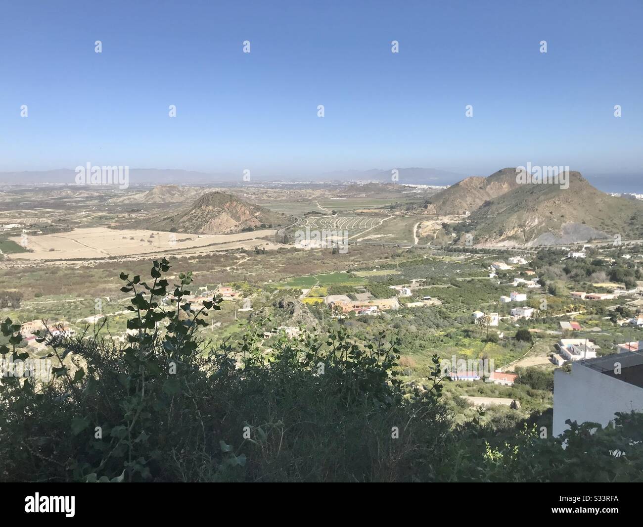 Blick auf die Küste von der Mojacar-Altstadt. - Smartphone-aufgenommenes Stockfoto