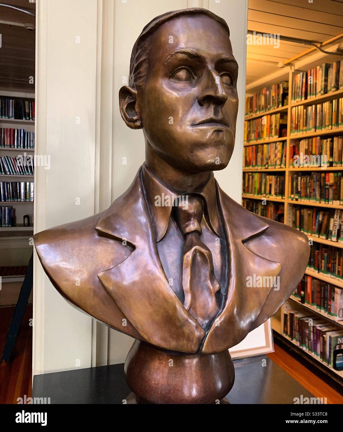 Büste von H. P. Lovecraft, Providence Athenaeum, Providence, Rhode Island, Vereinigte Staaten Stockfoto