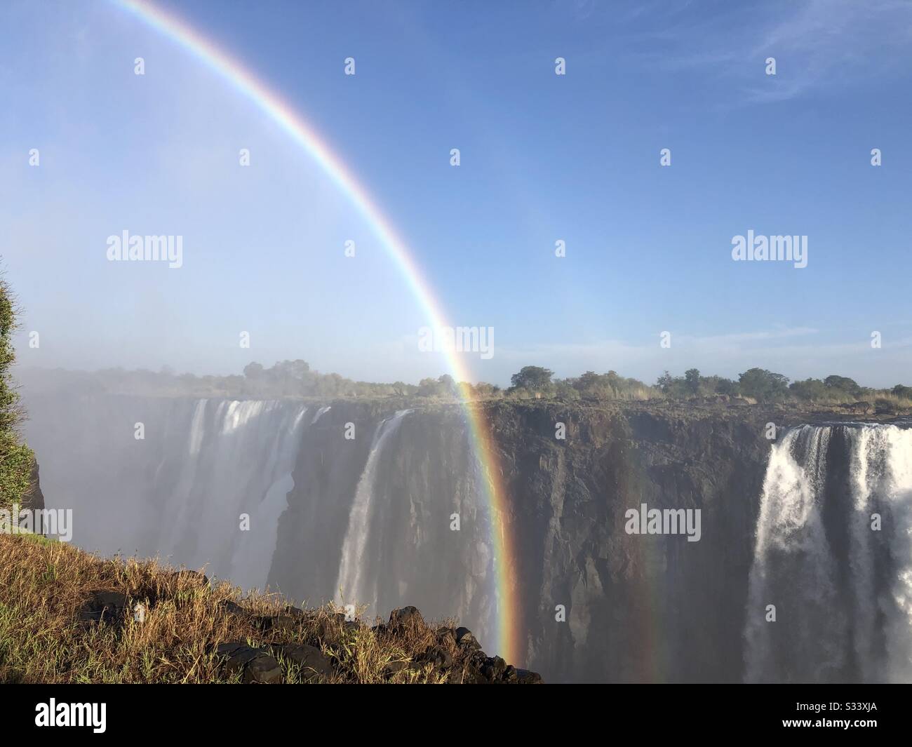 Regenbogen an den Victoria Fällen Stockfoto