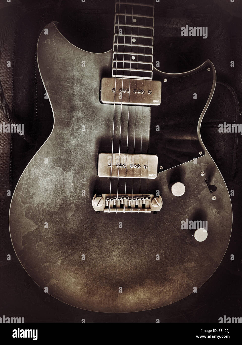 E-Gitarre RS 502 von Yamaha, starke Verwendung von Filtern. Stockfoto