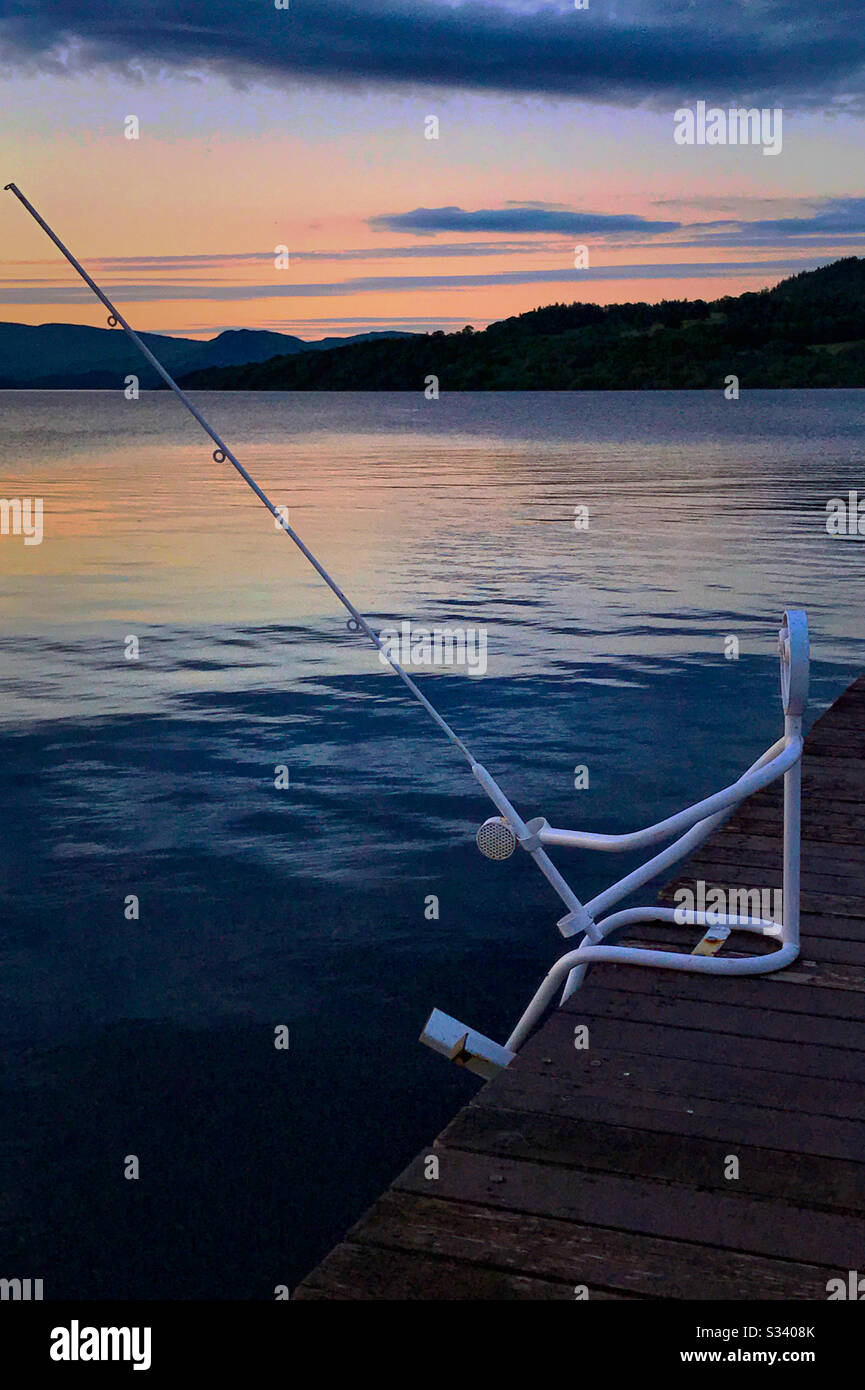 Fischerskulptur in Duck Bay Marina am Loch Lomond, Schottland. Stockfoto
