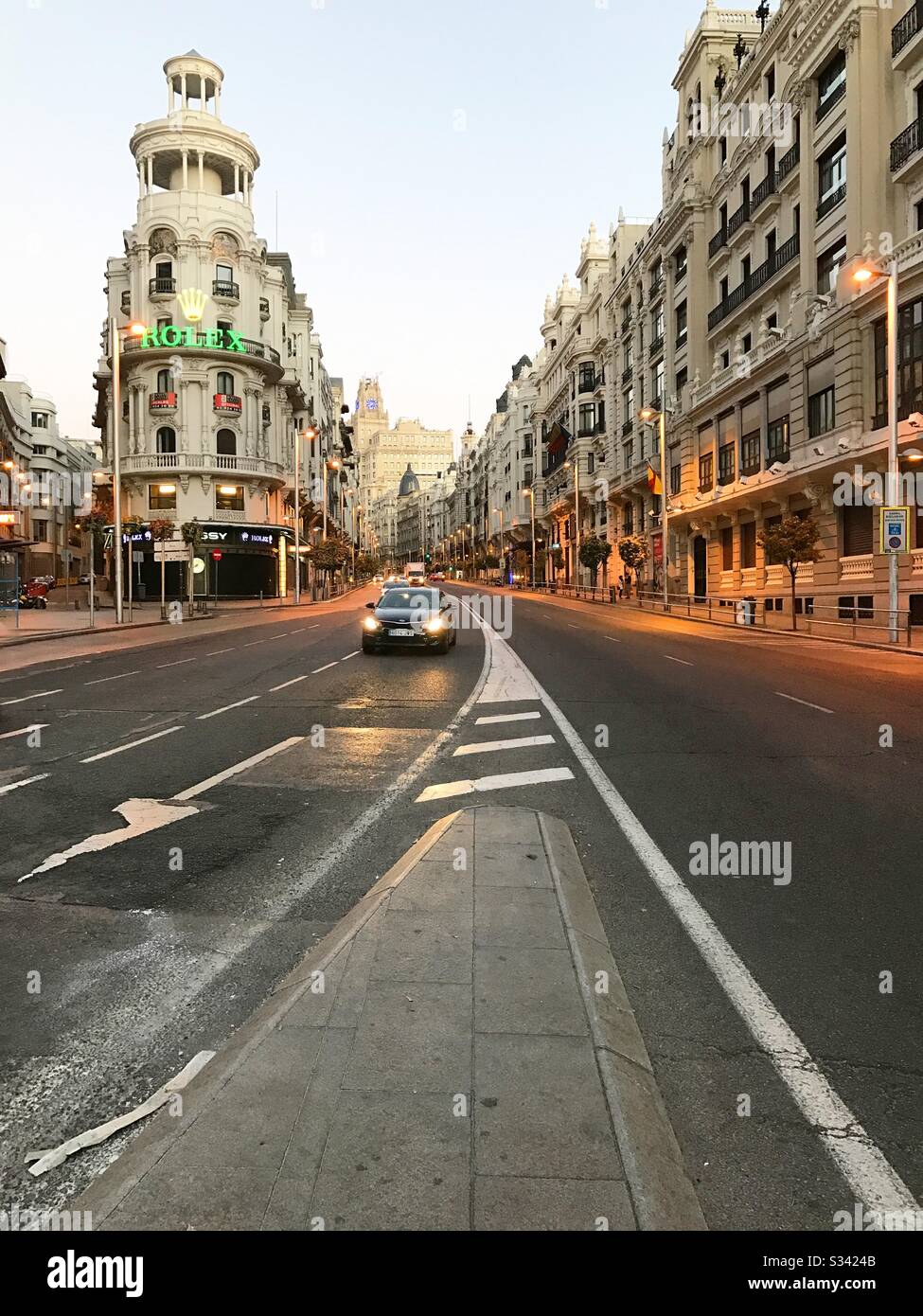 Gran Via Straße. Madrid, Spanien. - Smartphone-aufgenommenes Stockfoto