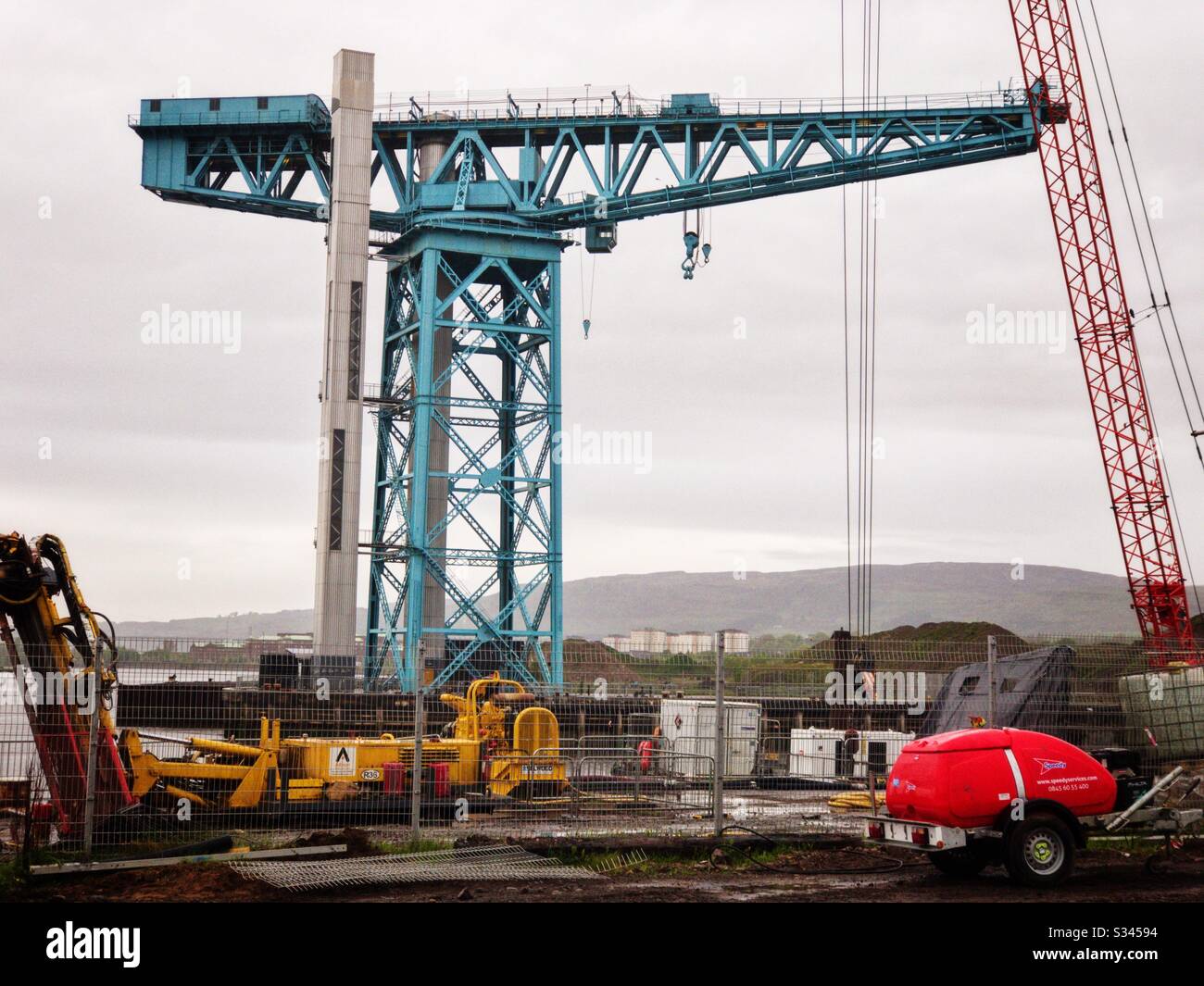 Titan Crane am Fluss Clyde in Clydebank, Schottland. - Smartphone-aufgenommenes Stockfoto