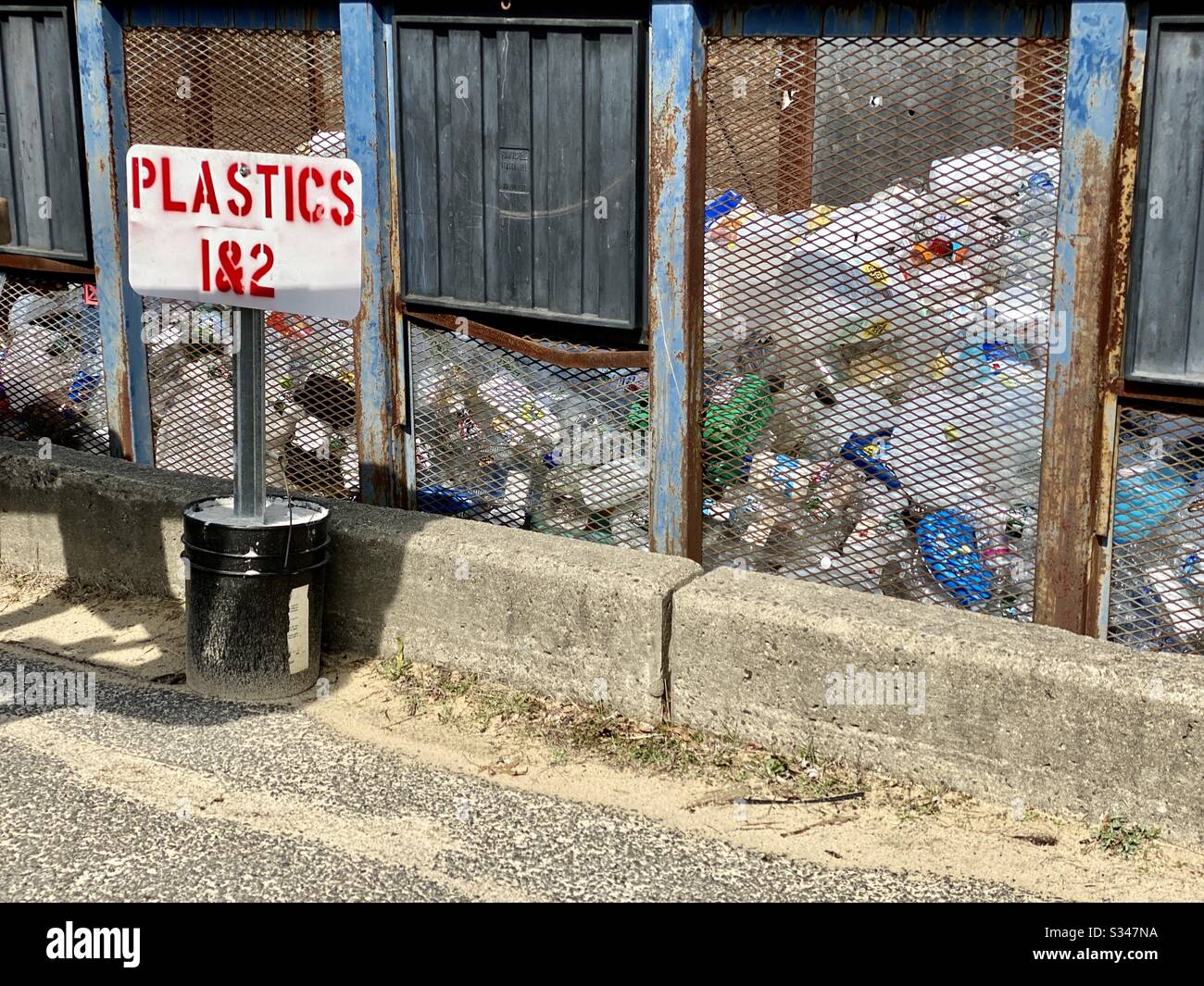 Recycling-Center in New Jersey für Kunststoffe - Smartphone-aufgenommenes Stockfoto