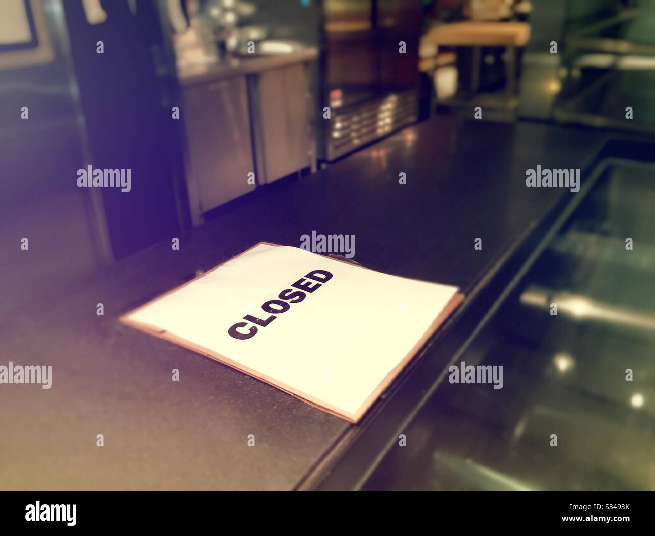 März 2020 schließen sich kleine Unternehmen, um die Ausbreitung des Coronavirus durch menschlichen Kontakt, New York City, USA, zu verhindern Stockfoto