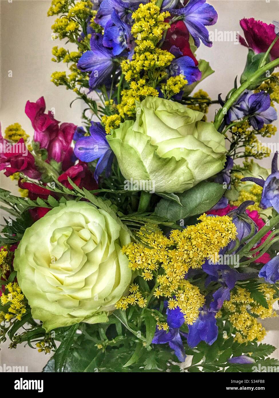 Bunten Blumenstrauß - Smartphone-aufgenommenes Stockfoto