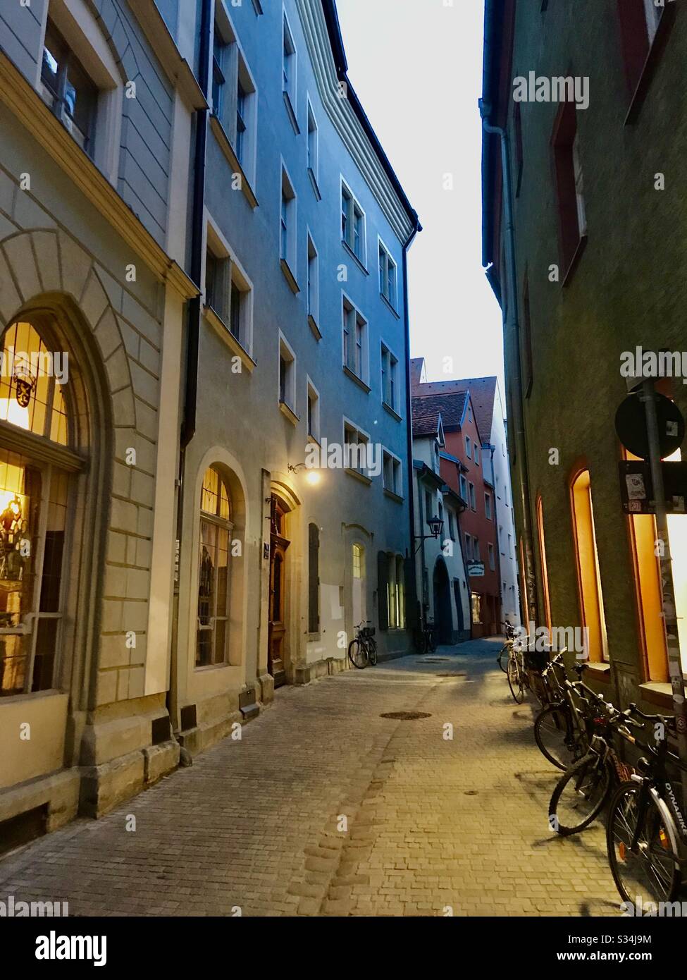 Regensburg At Night Stockfotos Und Bilder Kaufen Alamy 