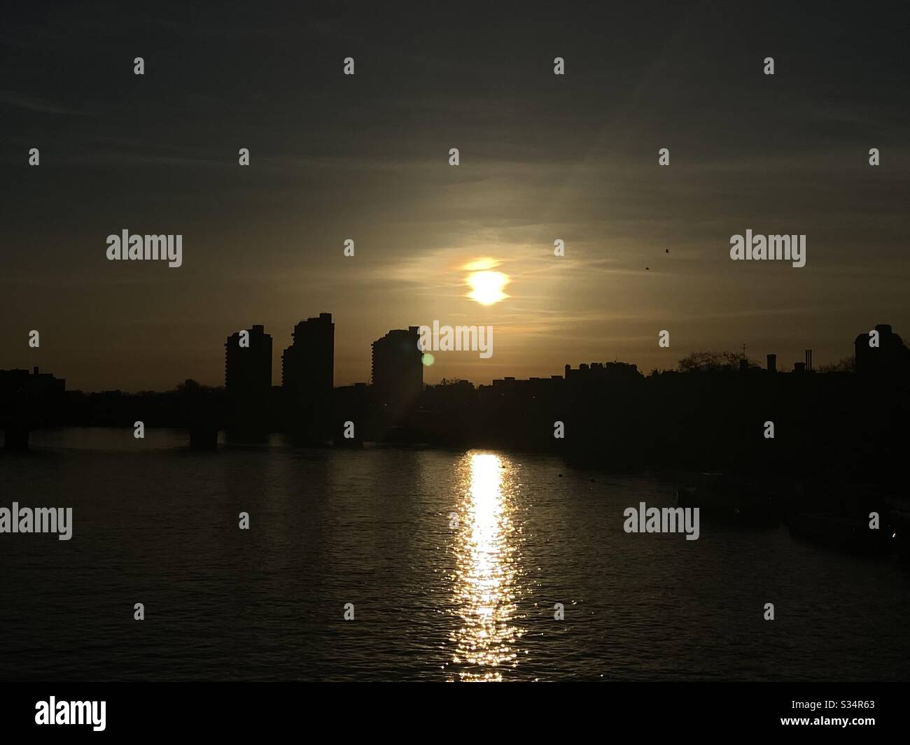 Sonnenuntergang über der Themse Stockfoto