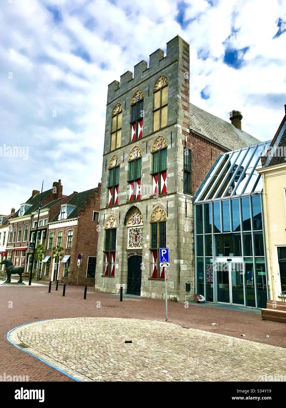 Rathaus im kleinen niederländischen Dorf Stockfoto