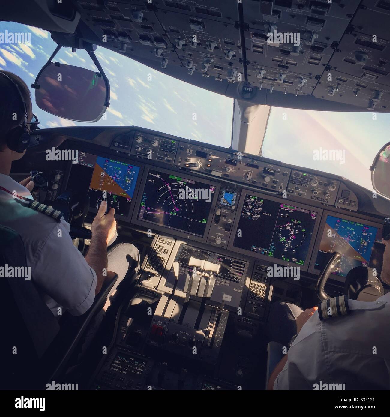 Piloten, die die Boeing 787 fliegen. Stockfoto