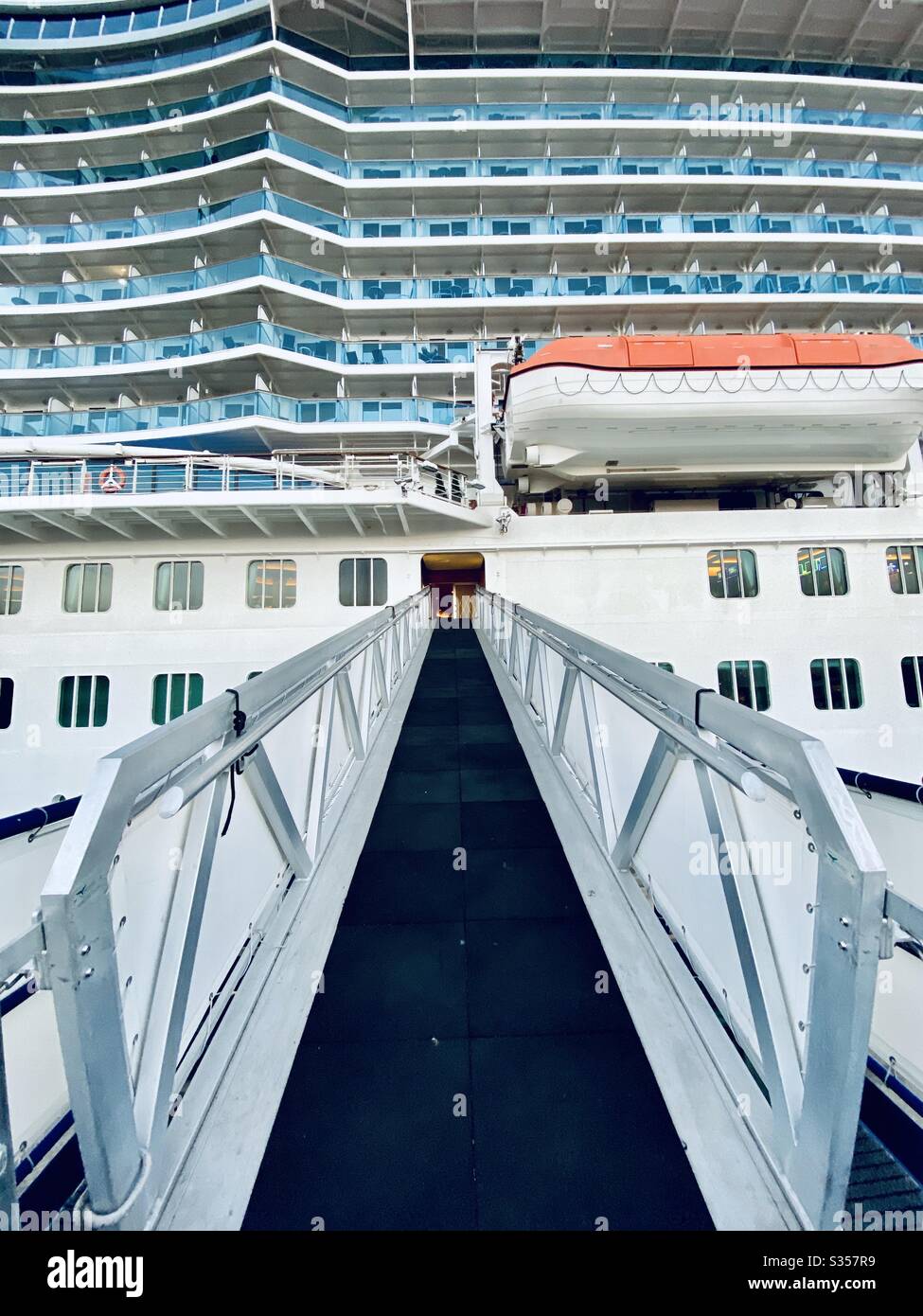 Gangway in Kreuzfahrtschiff. Majestätische Prinzessin Stockfoto