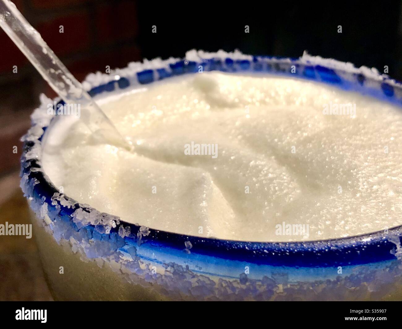 Nahaufnahme eines Randes aus einem gesalzenem margarita-Glas Stockfoto