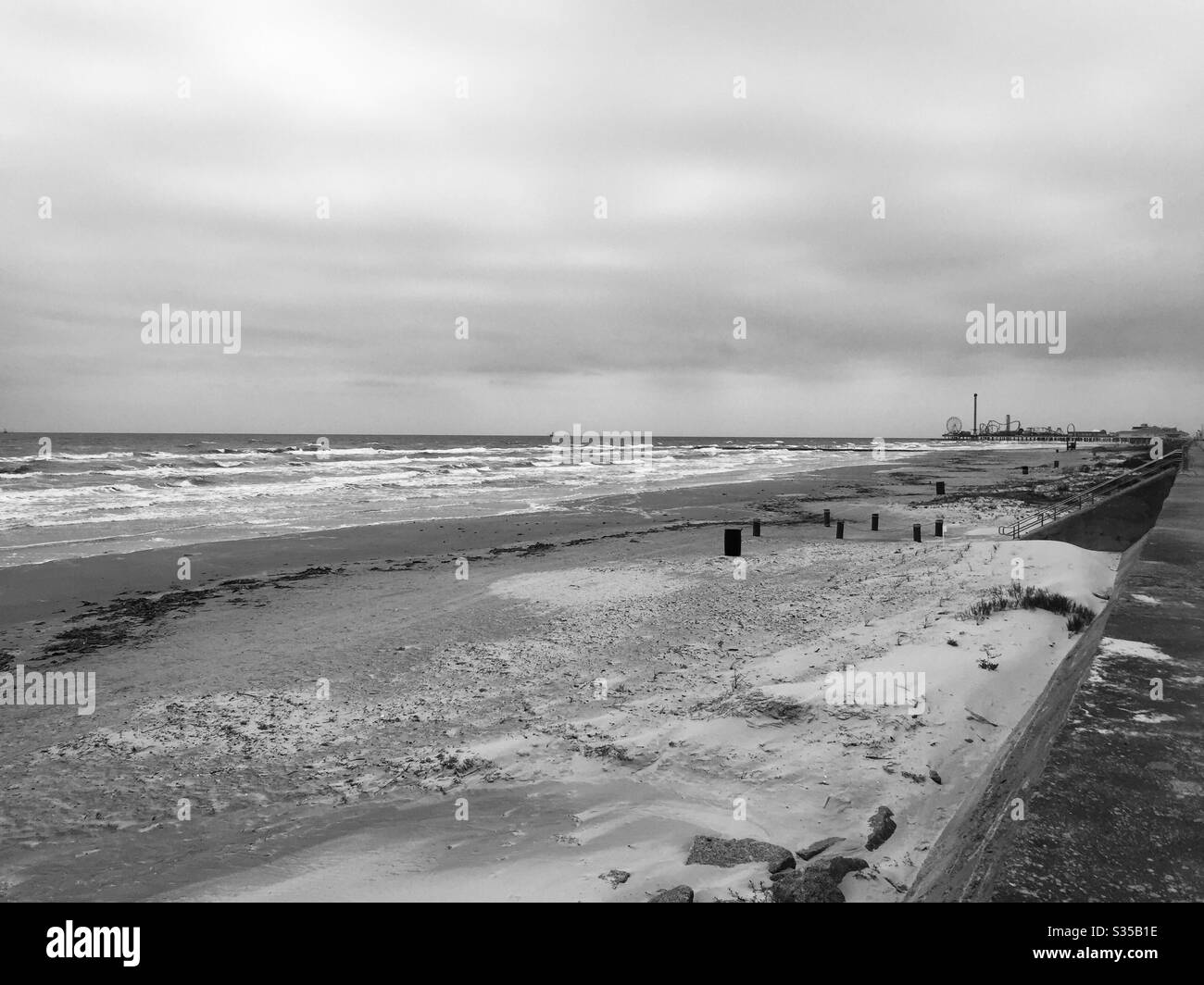 Menschenleerer Strand wegen Schließungen, Galveston, TX. 11. April 2020. Die Strände sind bis 30. April geschlossen. Stockfoto
