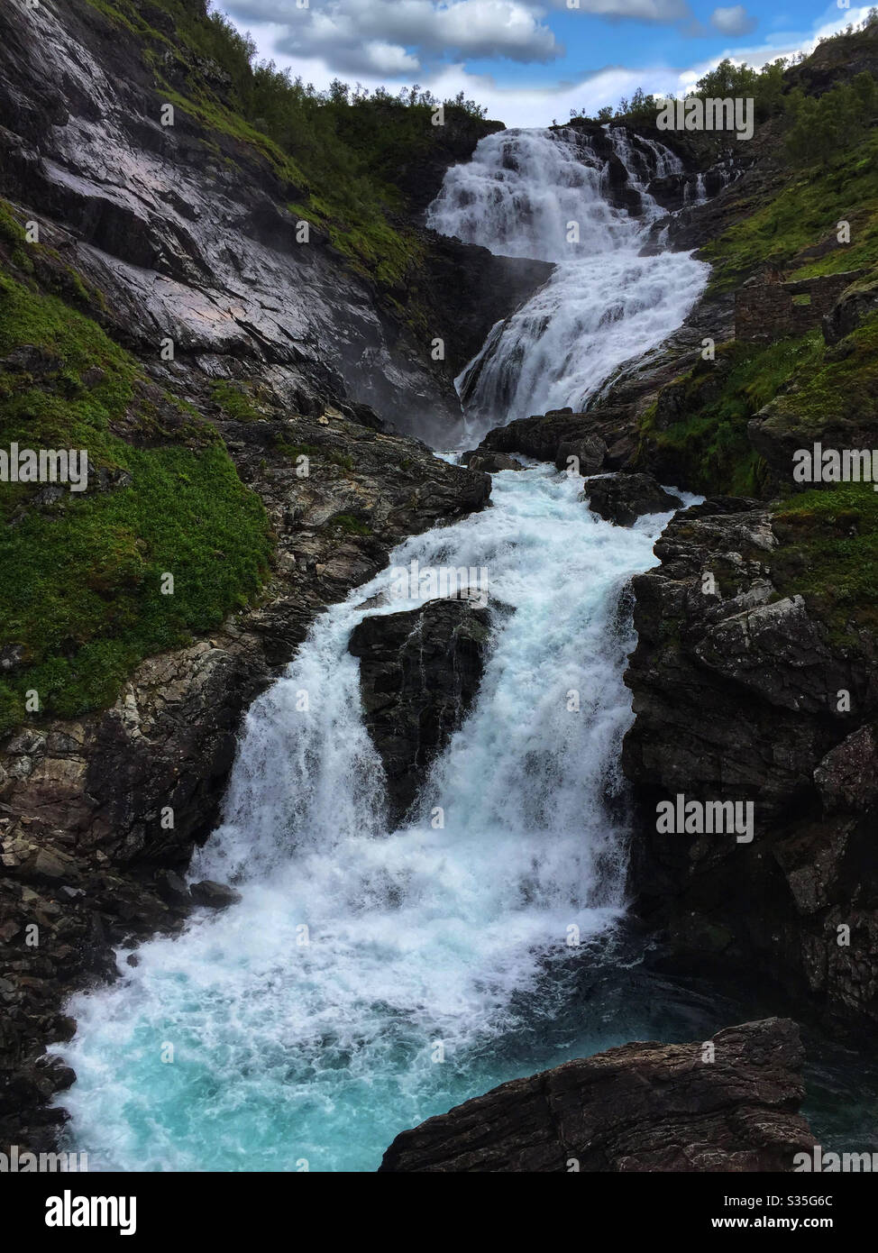 Wasserfall - Smartphone-aufgenommenes Stockfoto