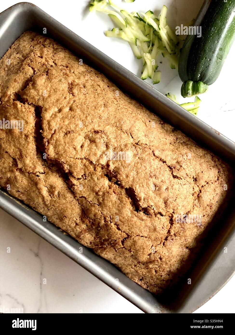 Zucchini Brot - Smartphone-aufgenommenes Stockfoto