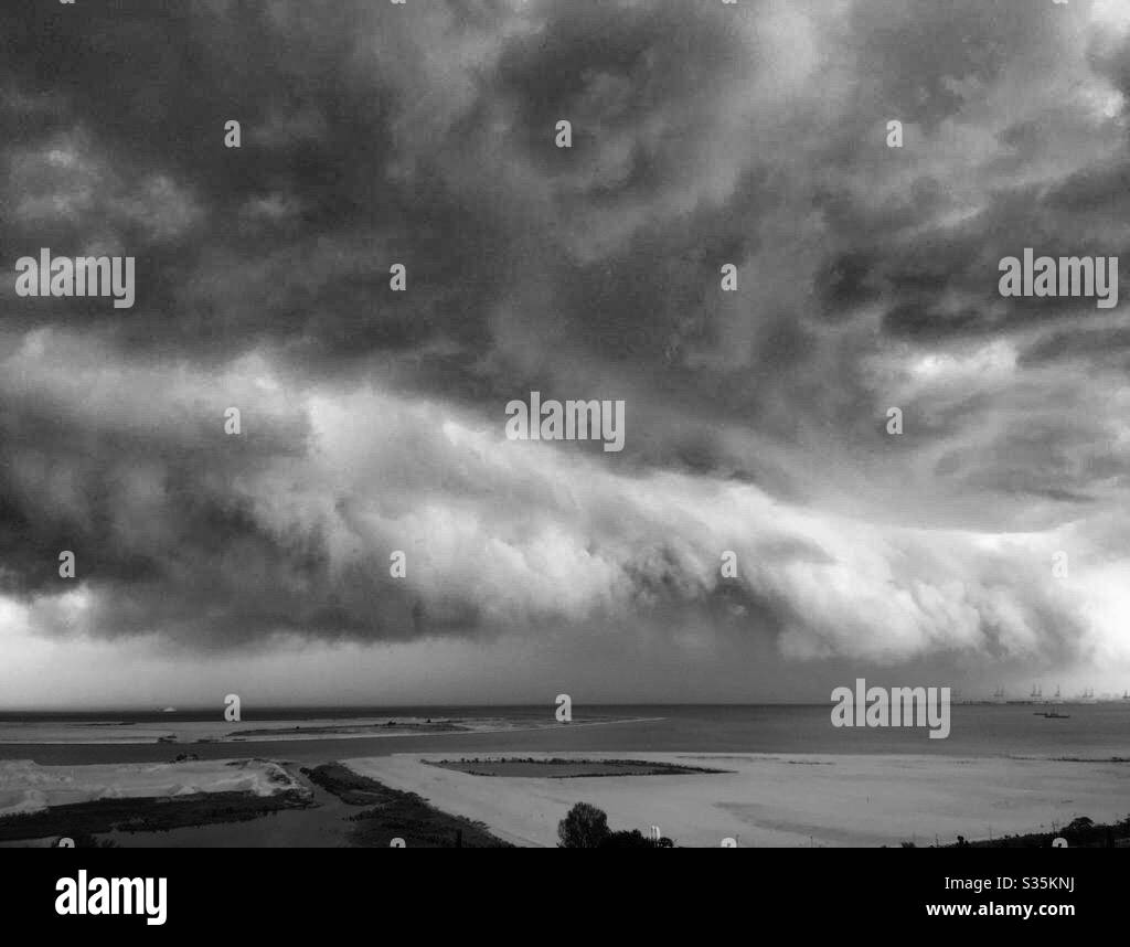 Sturm naht. - Smartphone-aufgenommenes Stockfoto