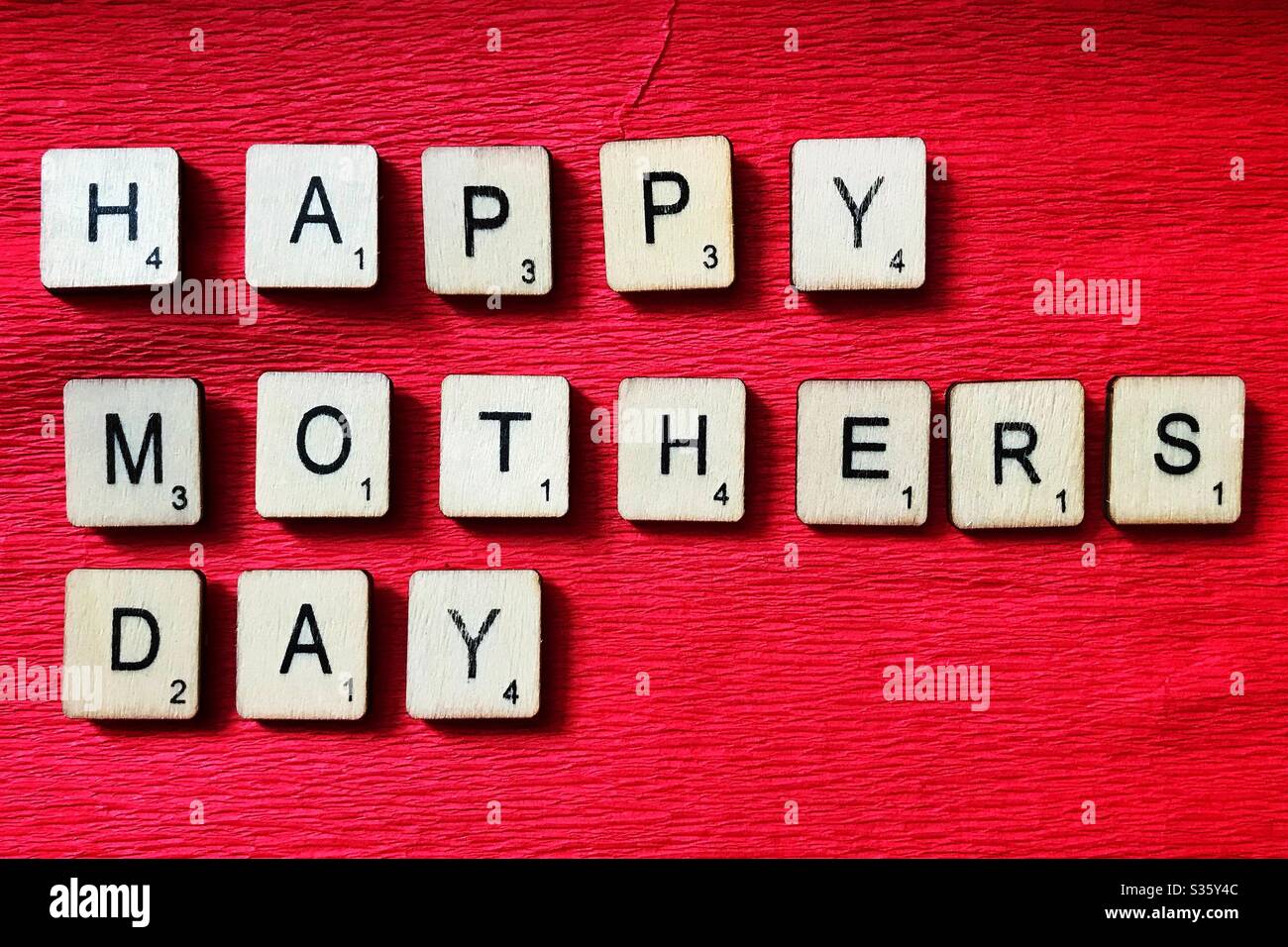 Holzfliesen buchstabieren Happy Mother’s Fay. Stockfoto