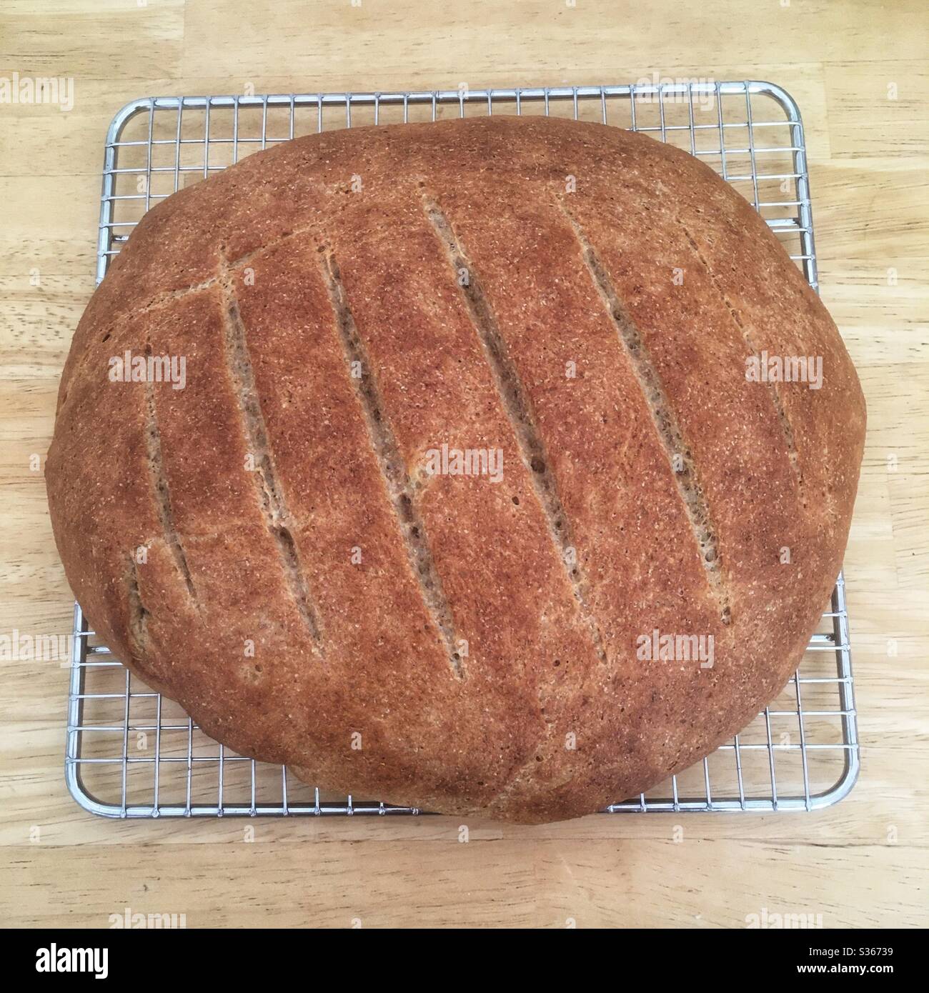 Hausgemachten Vollkorn Brot - Smartphone-aufgenommenes Stockfoto