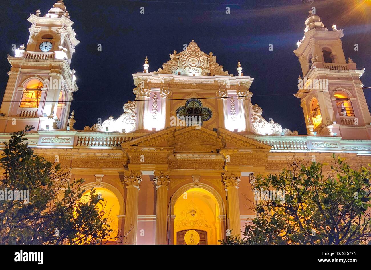 Kolonialarchitektur in Salta, Argentinien. - Smartphone-aufgenommenes Stockfoto