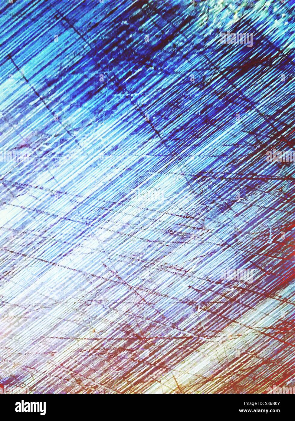 Blau-weiß texturiertes Hintergrundbild mit Aussehen von Regen, Bleistift Kritzeleien oder Kratzer Kunst Stockfoto