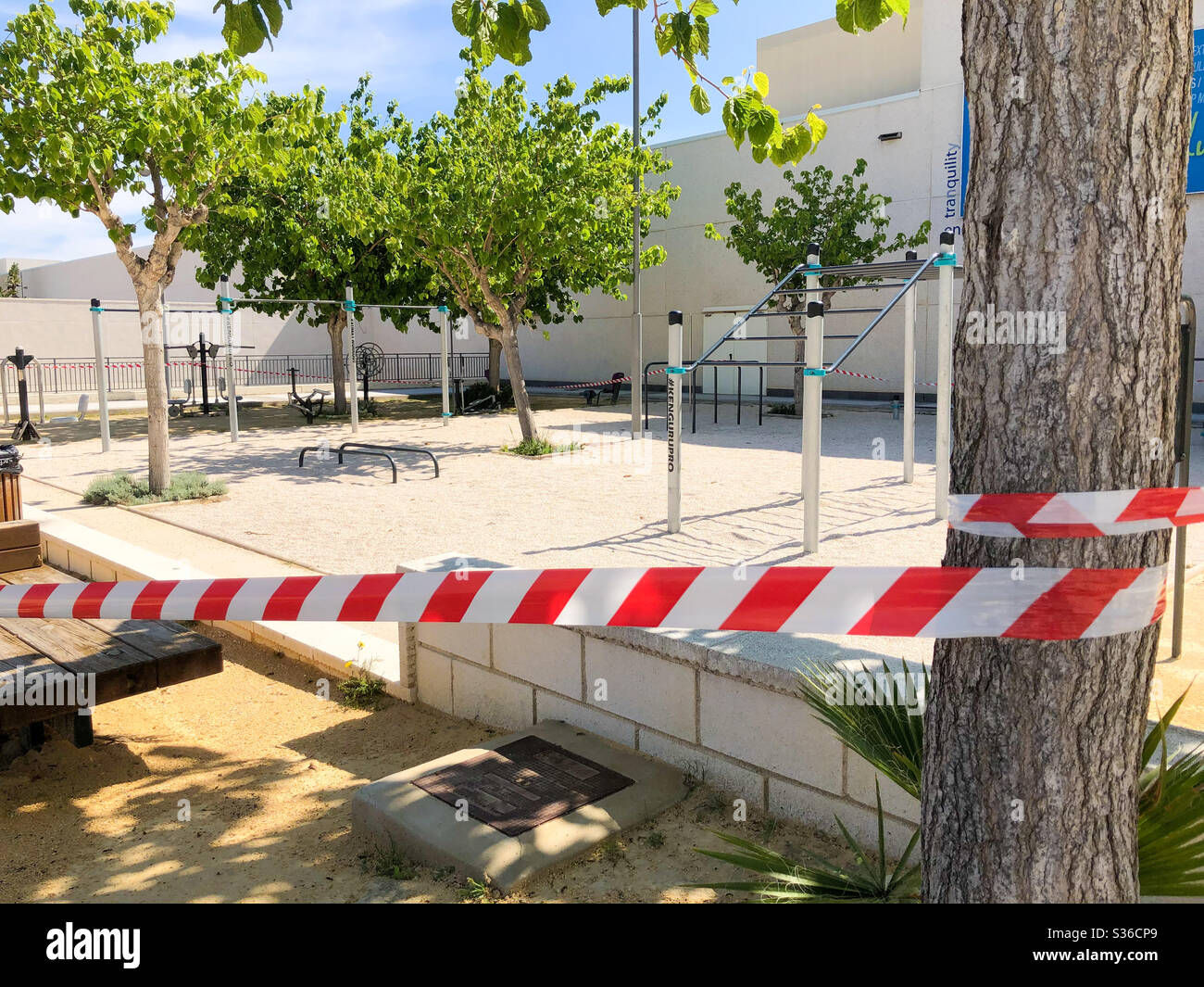 Geschlossener Eingang in Parkbereich in Spanien, Alicante Stockfoto