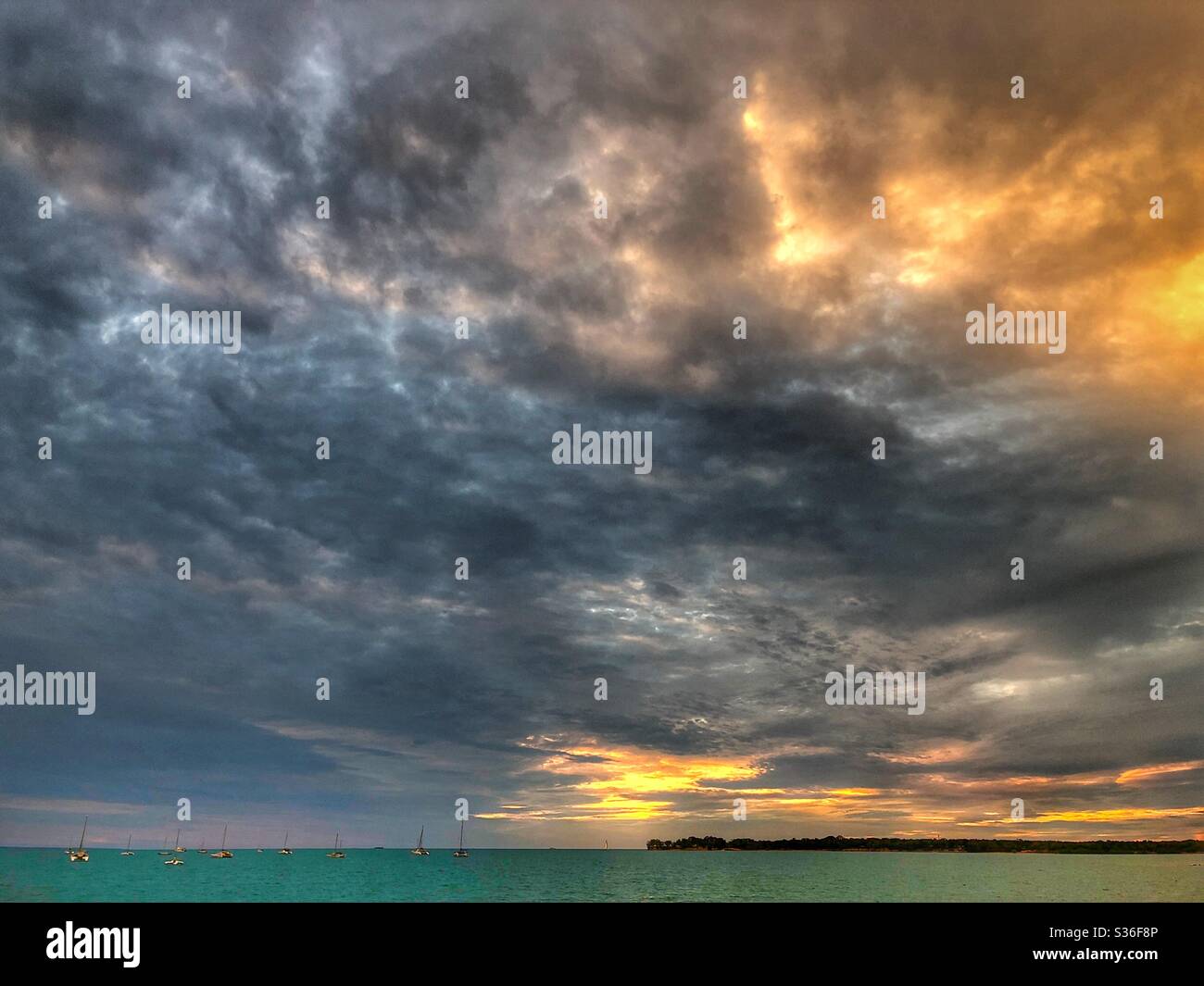 Sonnenuntergang an der Fannie Bay in Darwin, Northern Territory, Australien Stockfoto