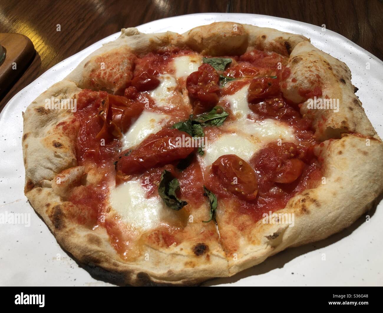 Margherita Pizza, Pizza Aus Dem Holzofen. Stockfoto