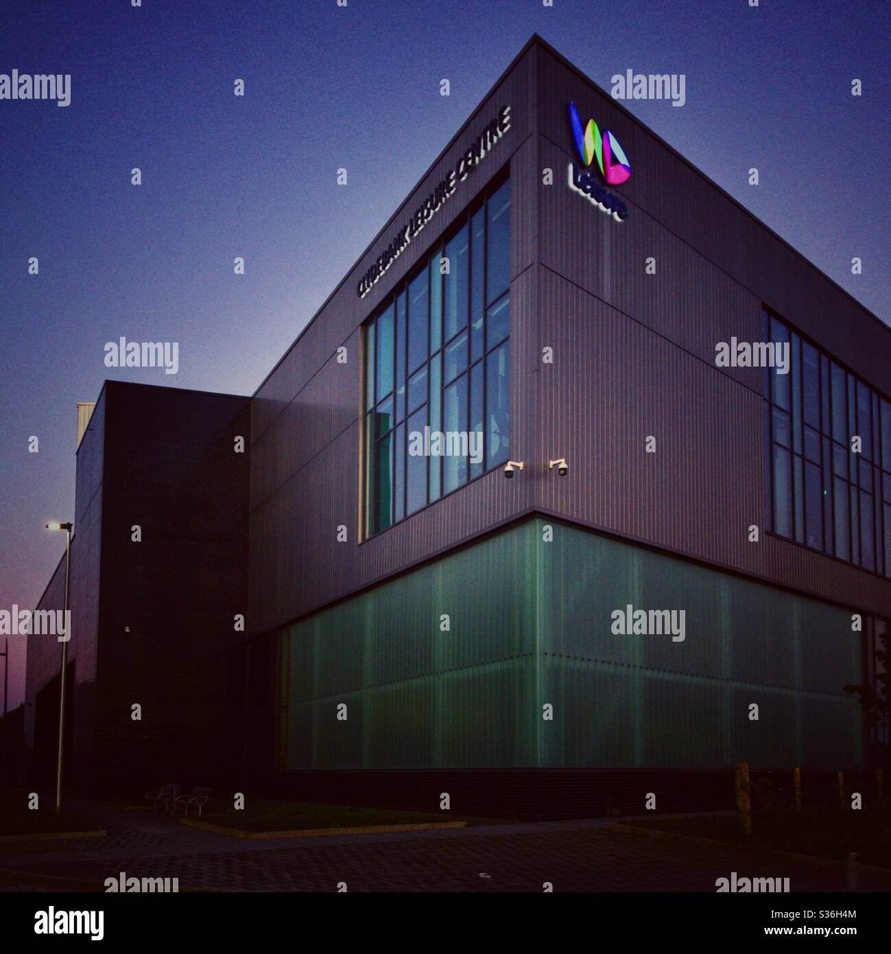 Clydebank Freizeitzentrum am Fluss Clyde bei Sonnenuntergang. Stockfoto