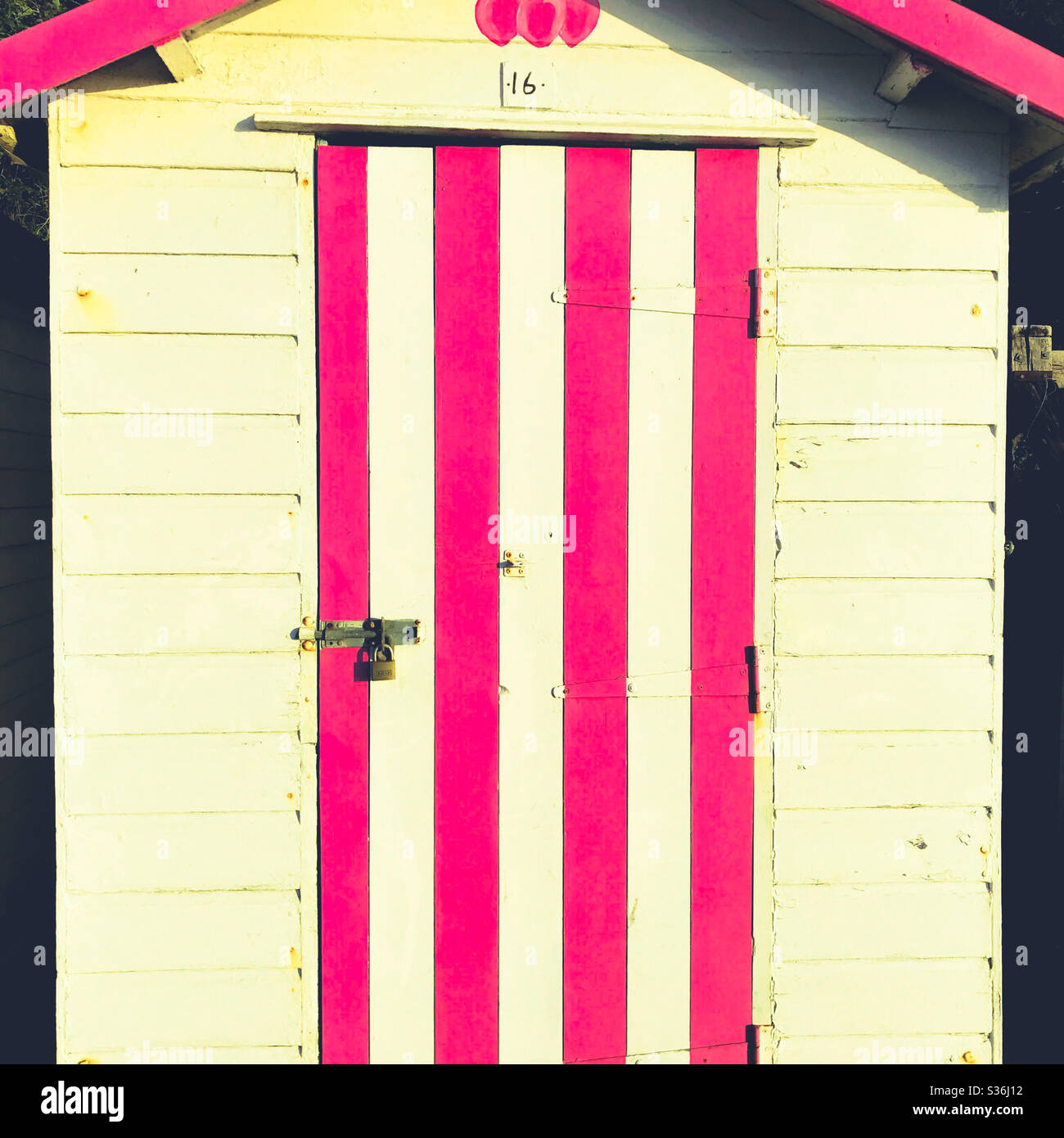 Striped Door Stockfotos Und Bilder Kaufen Alamy