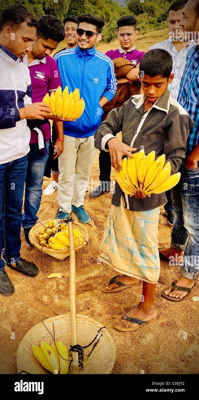 Feilschen um Bananen, Lalakhal Stockfoto