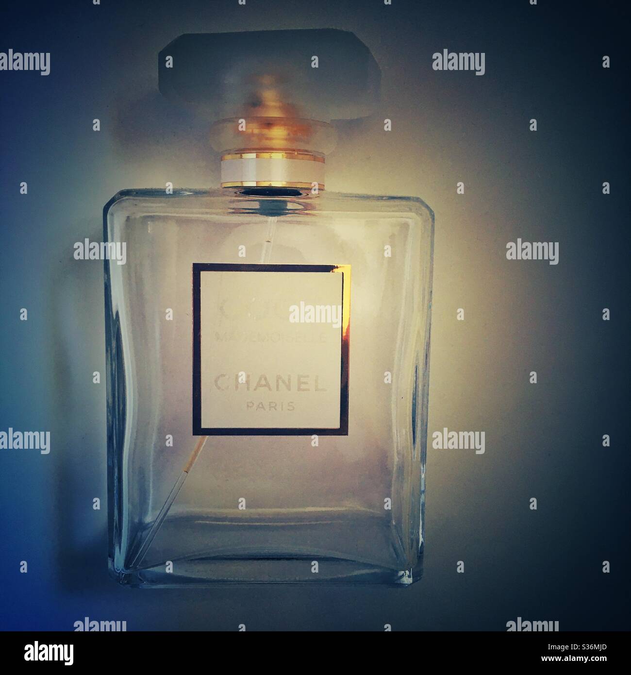 Chanel Perfume Coco Stockfotos Und Bilder Kaufen Alamy