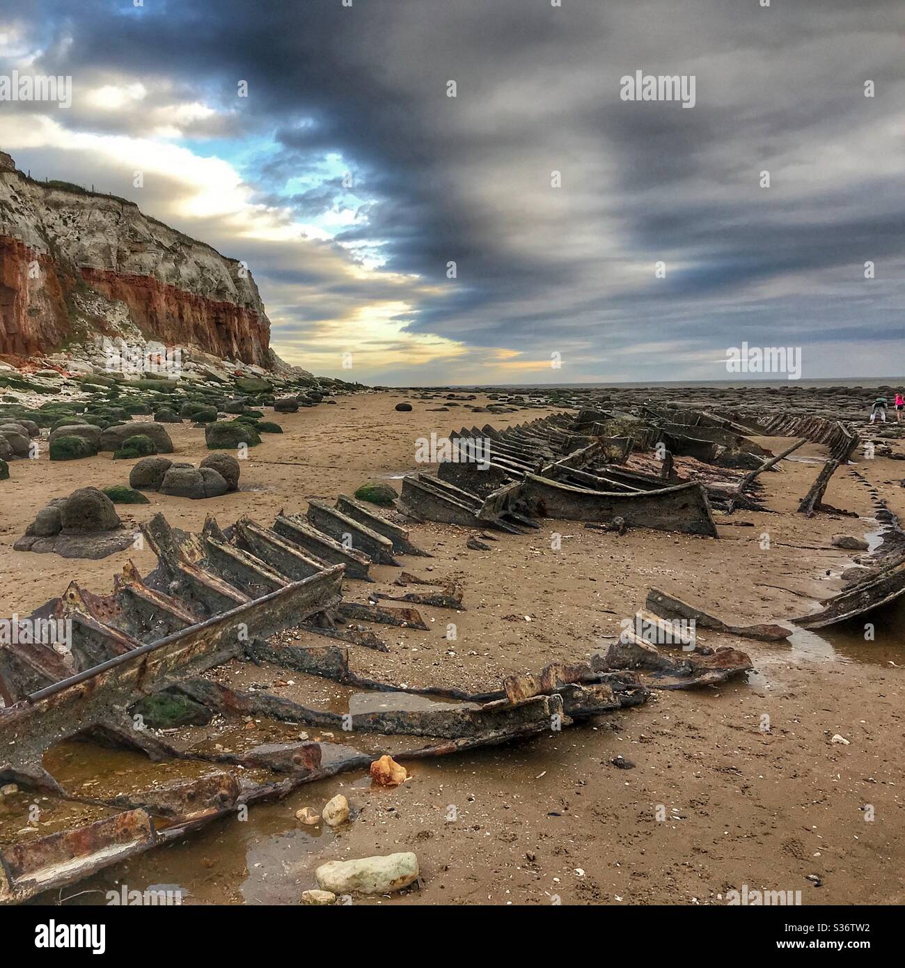 Hunstanton Beach Norfolk mit Boot Skelett Stockfoto