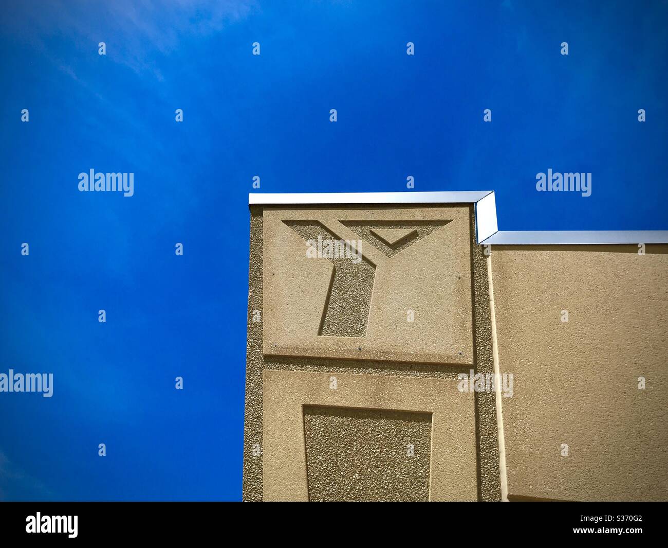 Mankato, Minnesota/USA. Juni 2020. Ein lokales amerikanisches YMCA Gebäude, das einen Pool und ein Fitnessstudio beherbergt. Diese sind in ganz Amerika noch geschlossen, werden aber bald eröffnet. Stockfoto