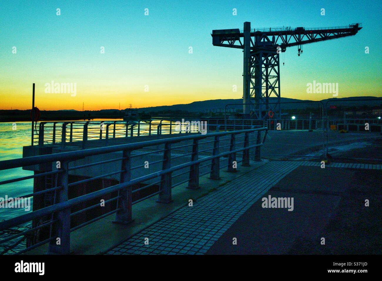 Clydebank Sonnenuntergang am Titan Crane. Stockfoto