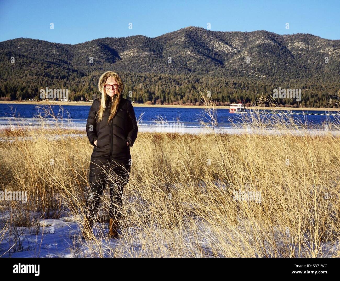 Frau vom See. Big Bear Lake CA, Januar 2019 Stockfoto