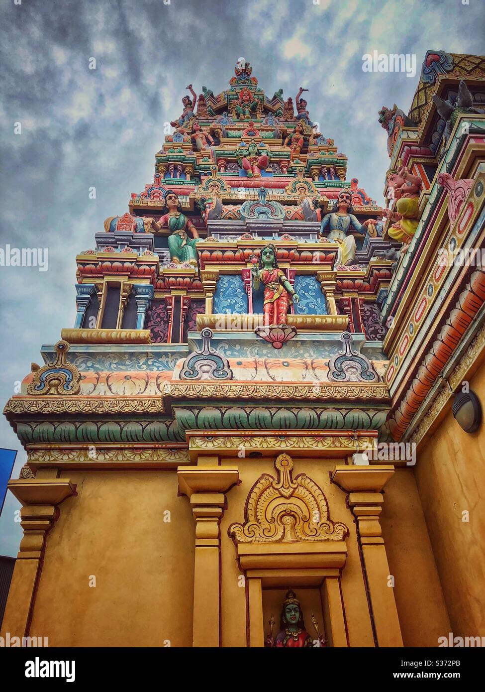 Hindu-Tempel Kananur Mariamman Kovil in Port Louis, Mauritius. - Smartphone-aufgenommenes Stockfoto Hindu-Tempel Kananur Mariamman Kovil in Port Louis, Mauritius. - Smartphone-aufgenommenes Stockfoto