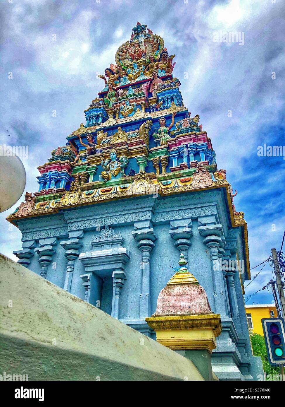 Tamil Tempel in der Nähe von Grand Baie im Norden von Mauritius. - Smartphone-aufgenommenes Stockfoto Tamil Tempel in der Nähe von Grand Baie im Norden von Mauritius. - Smartphone-aufgenommenes Stockfoto