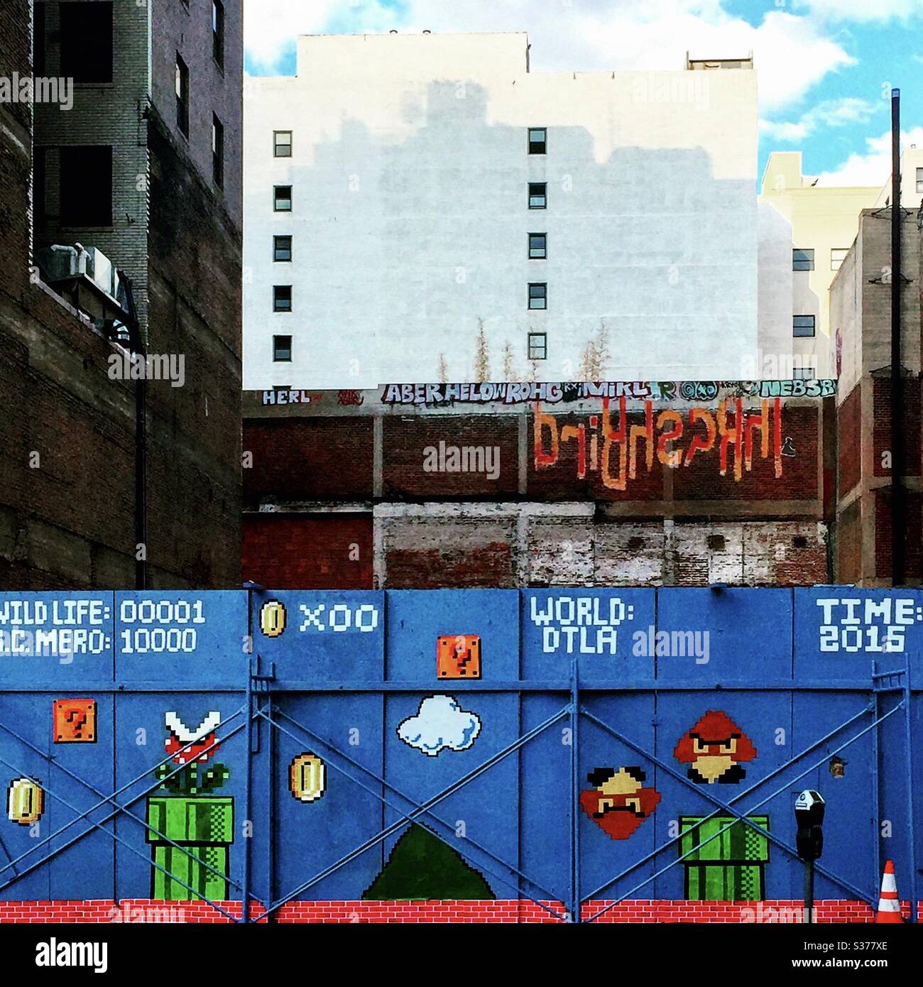 Super Mario Street Art auf einer Baugerüstwand in Downtown Los Angeles 2015 Stockfoto