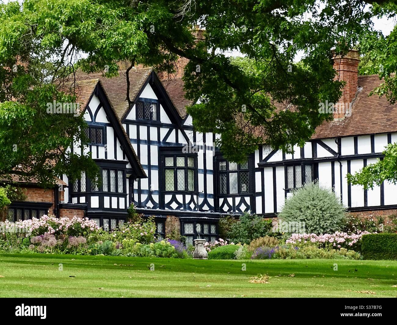 Die schöne Architektur, Gärten und Blumen im Ascott Estate Stockfoto