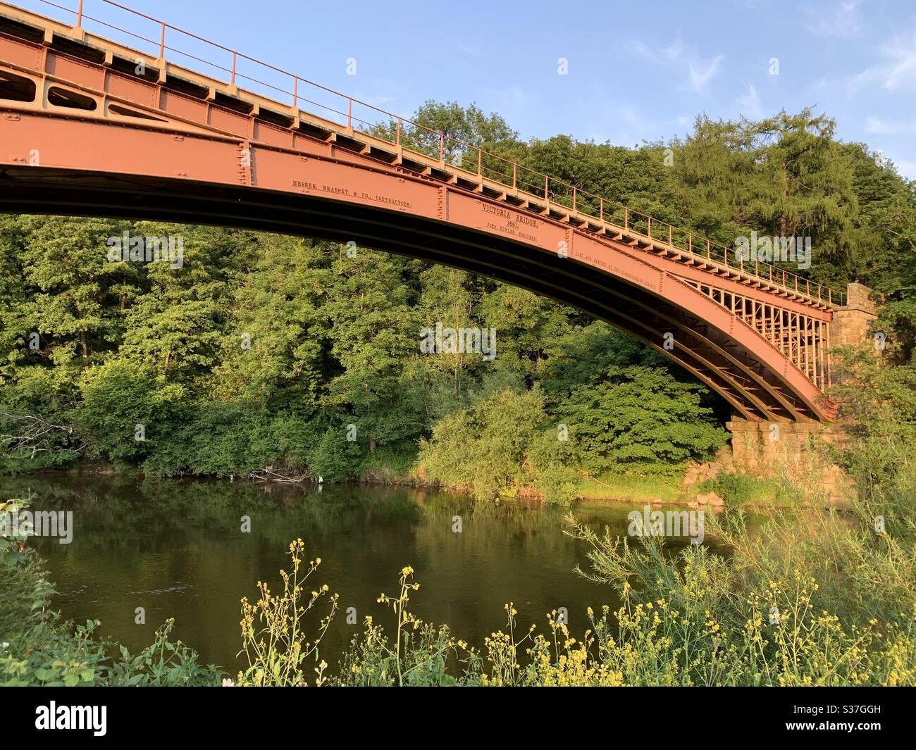 Victoria Bridge, Worcestershire überspannt den Fluss Severn in der Nähe von Arley Stockfoto