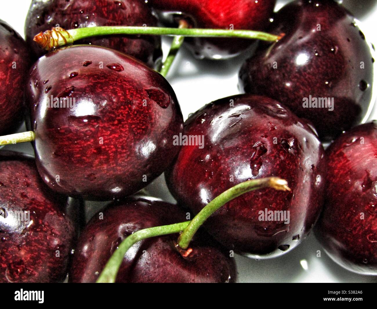 Makro-Fotografie - Kirschen mit Wassertröpfchen Stockfoto