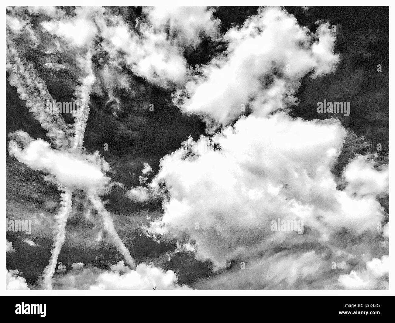 Bewölktem Himmel - Smartphone-aufgenommenes Stockfoto