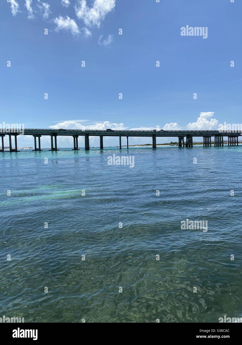 Bootsblick auf die Destin, Florida Brücke Stockfoto