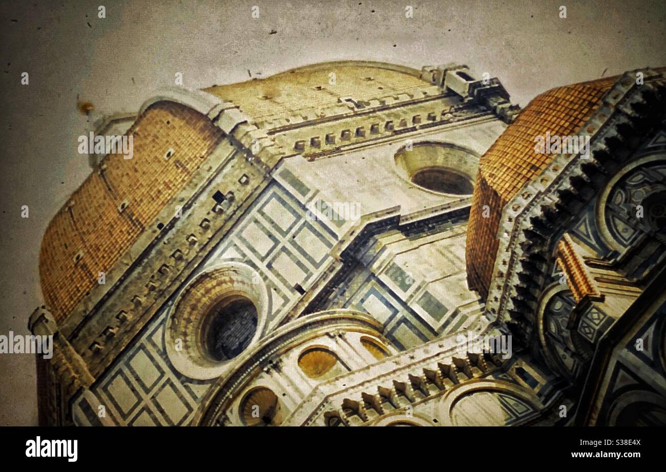 Das Äußere von Brunelleschis Kuppel der Kathedrale in Florenz, Italien. - Smartphone-aufgenommenes Stockfoto