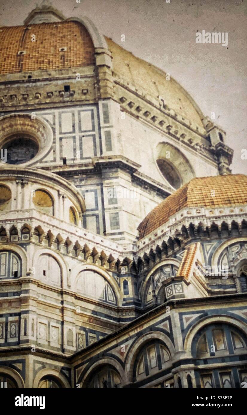Das Äußere von Brunelleschis Kuppel der Kathedrale in Florenz, Italien. - Smartphone-aufgenommenes Stockfoto