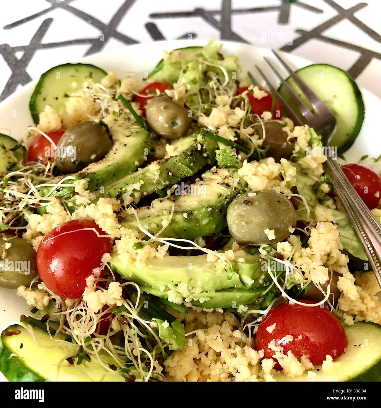 Gesunde frische Rohkost Salat Mittagessen. Stockfoto