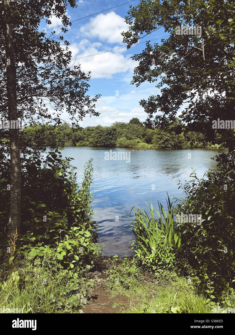 Lokaler Wasserpark an einem Sonntag - Smartphone-aufgenommenes Stockfoto