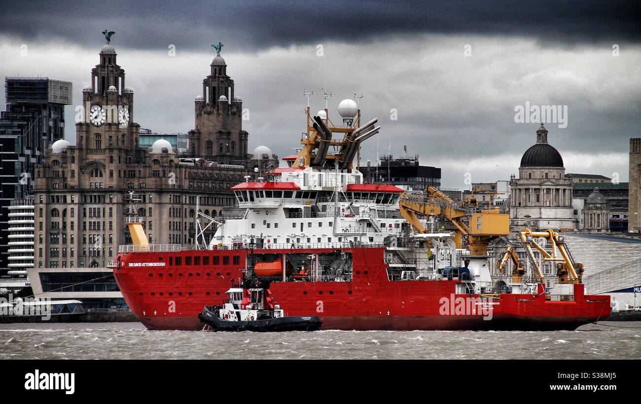 Das Schiff von Sir David Attenborough überquert zum ersten Mal den Fluss Mersey Stockfoto