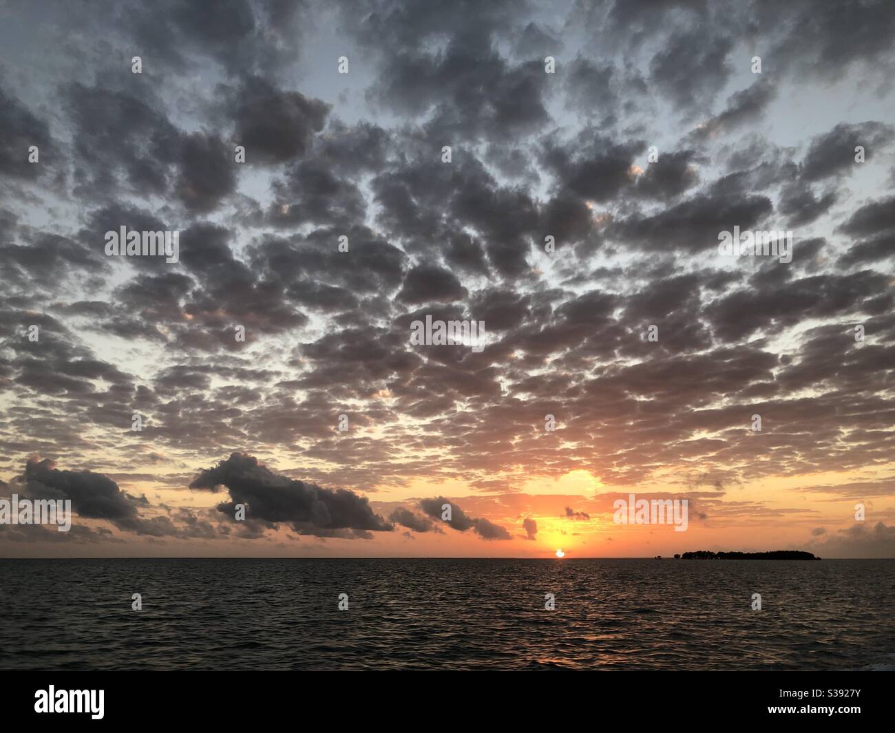 Sonnenaufgang über dem Meer Stockfoto